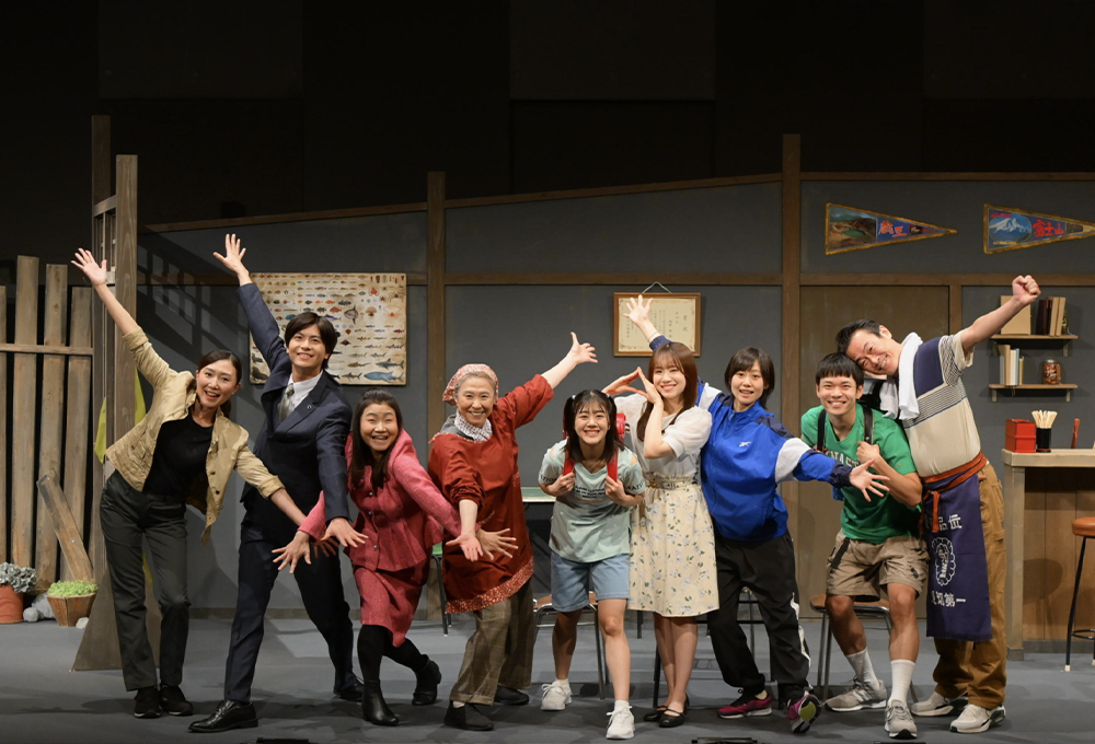 第１弾 舞台小説
ついてる！〜めぐりめぐる、おむすび〜